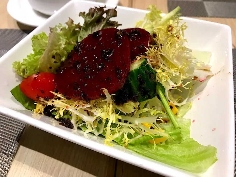 Beetroot and mixed vegetables salad|Sky Blueさん