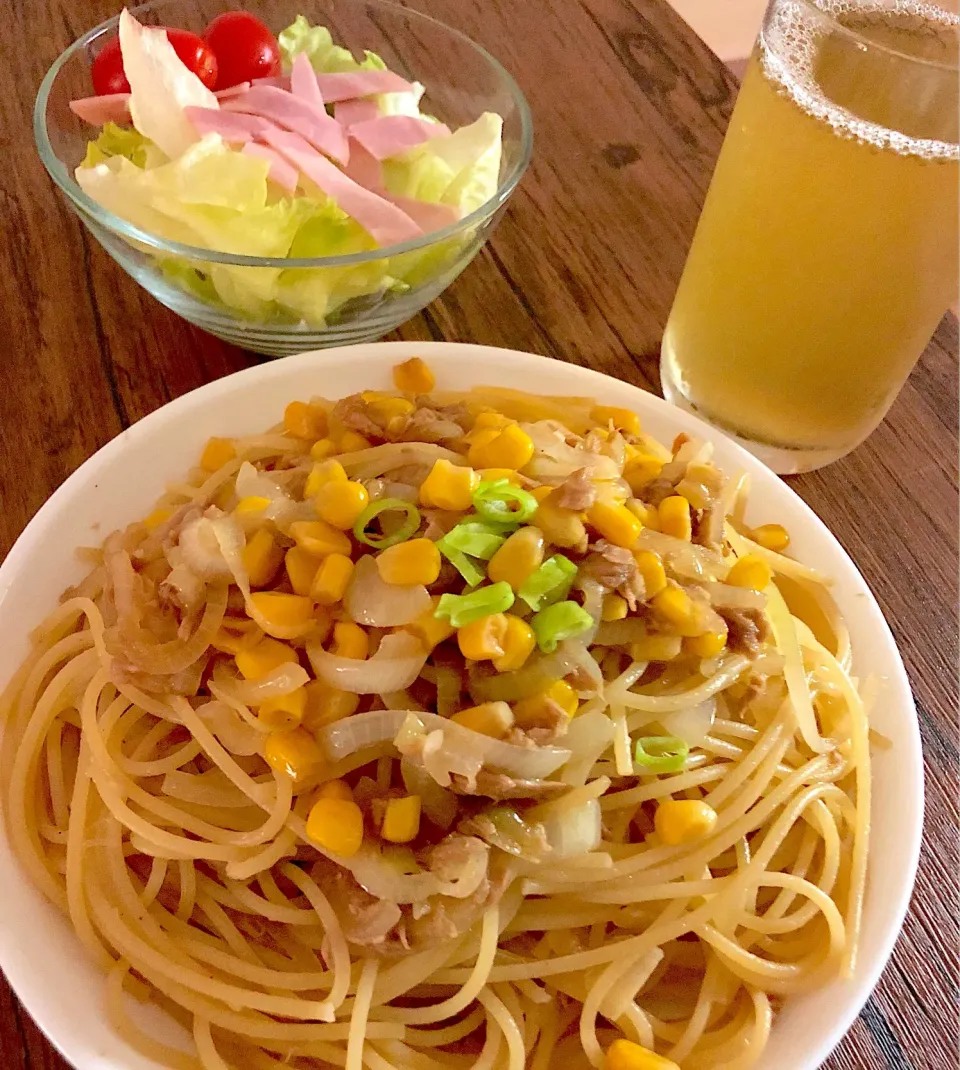 Snapdishの料理写真:玉ねぎとツナの和風パスタ🍝|高田春花さん