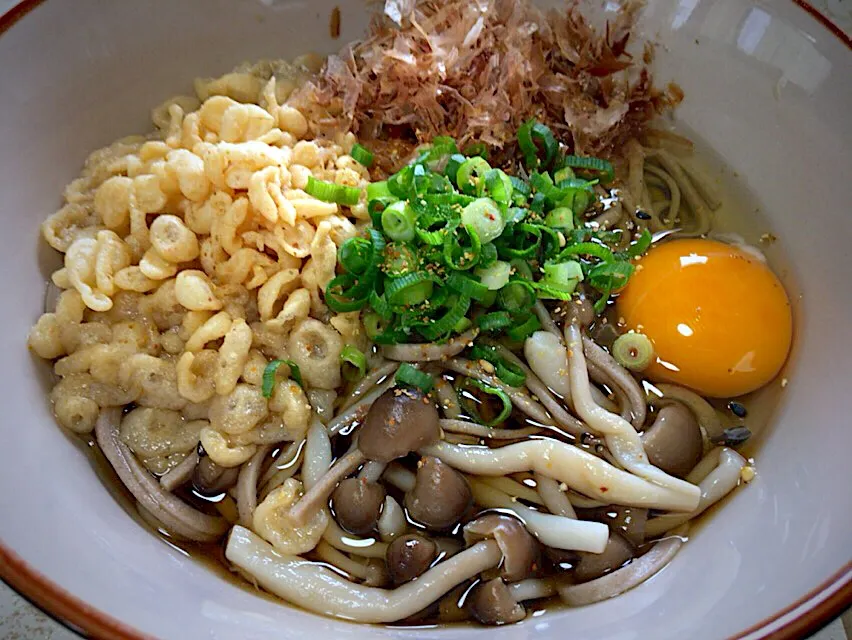 今日のお昼ご飯はお蕎麦天かすは駿河湾産桜エビ🦐入り🎶|ひーちゃんさん