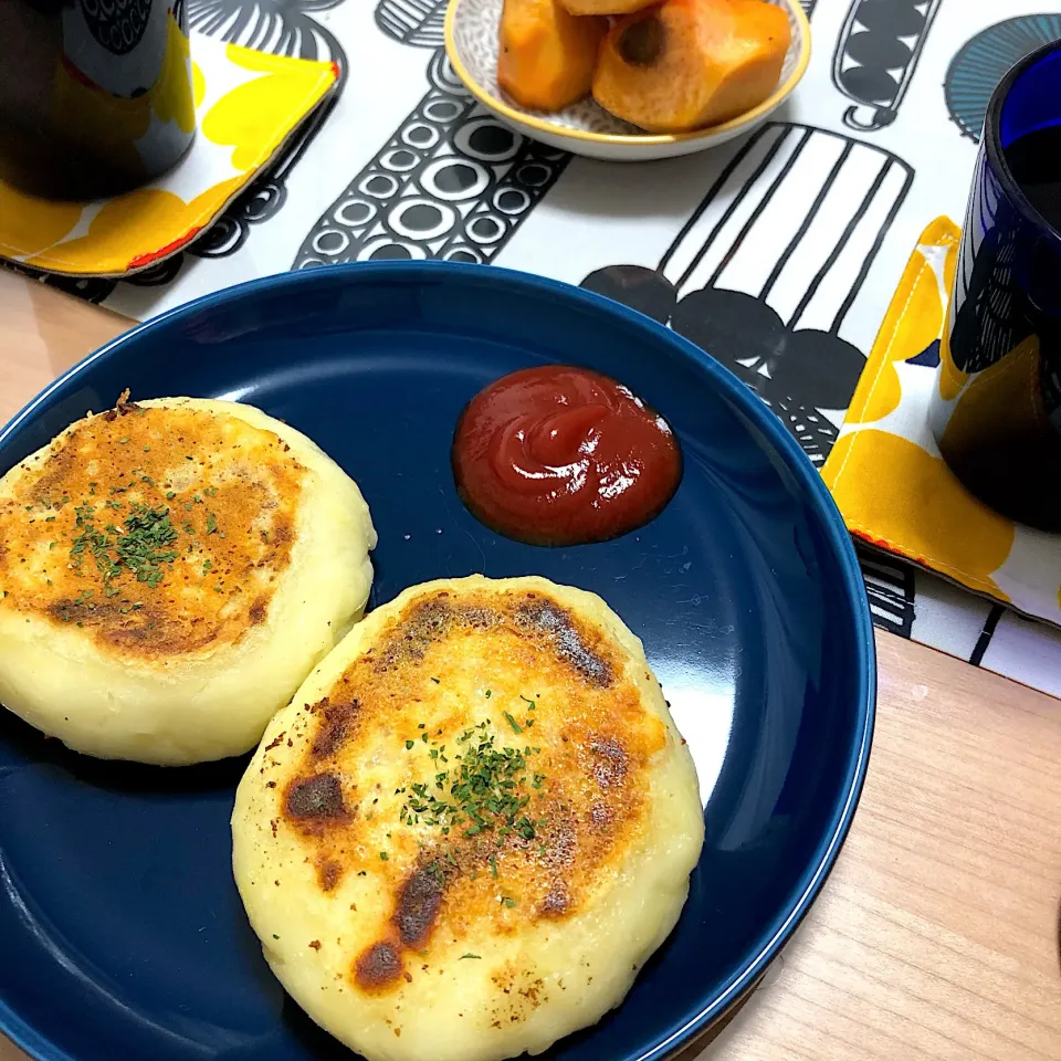 チーズがとろーり モチモチじゃがいももち|おまめさん