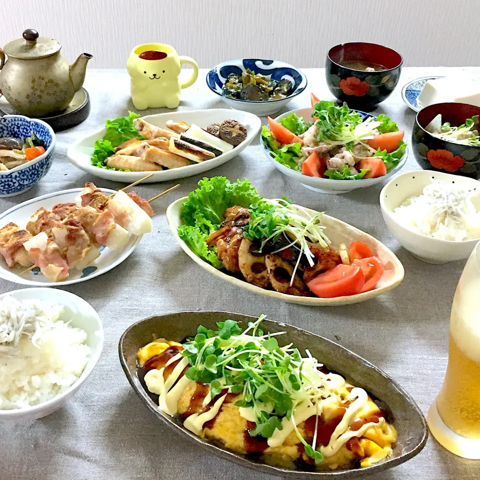 豚平焼き、鶏肉と蓮根の照り焼き、手羽中とネギと椎茸のグリル、長芋の豚巻き串、筑前煮、なすとピーマンの味噌炒め、冷しゃぶサラダ、しらすご飯、豚汁|ゆかりさん