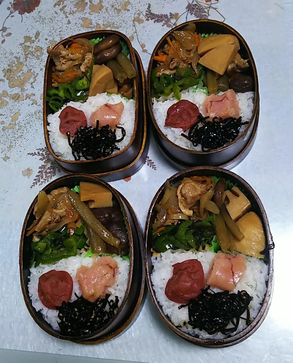 Snapdishの料理写真:今日のお弁当🍱

フキ 筍 椎茸 鶏肉の煮物
生姜焼き
ピーマンの塩昆布炒め

ご飯
タラコ ゴマ昆布 梅干のせ|ボスママさん