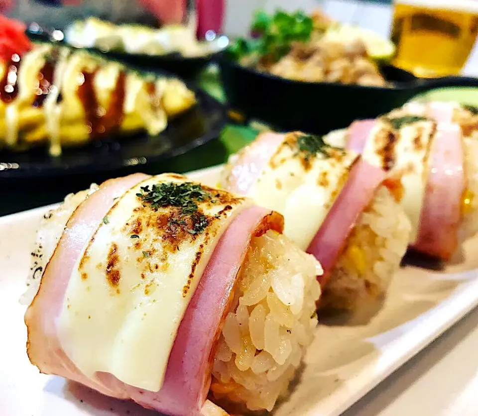 バター醤油ご飯のベーコンチーズ🍙|ハマちゃんさん