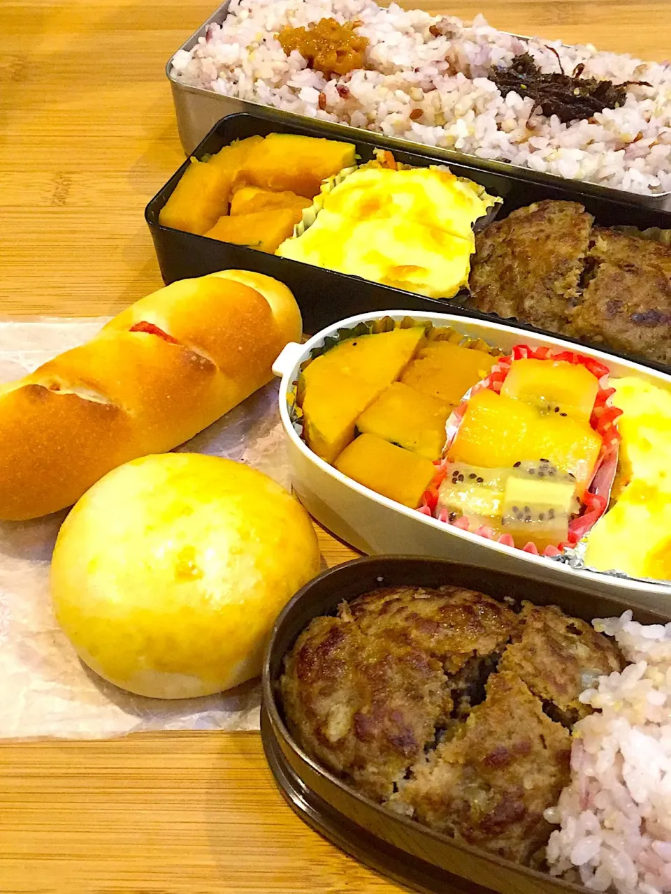 11/5の娘ちゃん&息子くん弁当🍱
息子くん車内用朝ごぱん🥐
 #弁当  #あさごぱん|ままみさん