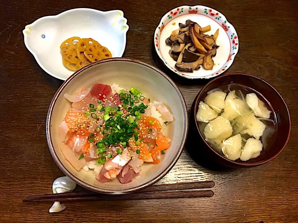 海鮮丼
蓮根のきんぴら
キノコのバターにんにく炒め
エソのつみれ汁|カドラさん