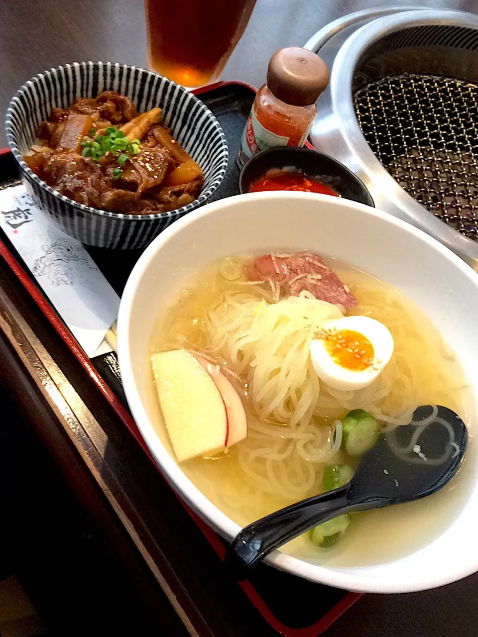 仔虎の手打ち冷麺と牛すじ丼🐂|ま〜てぃんさん