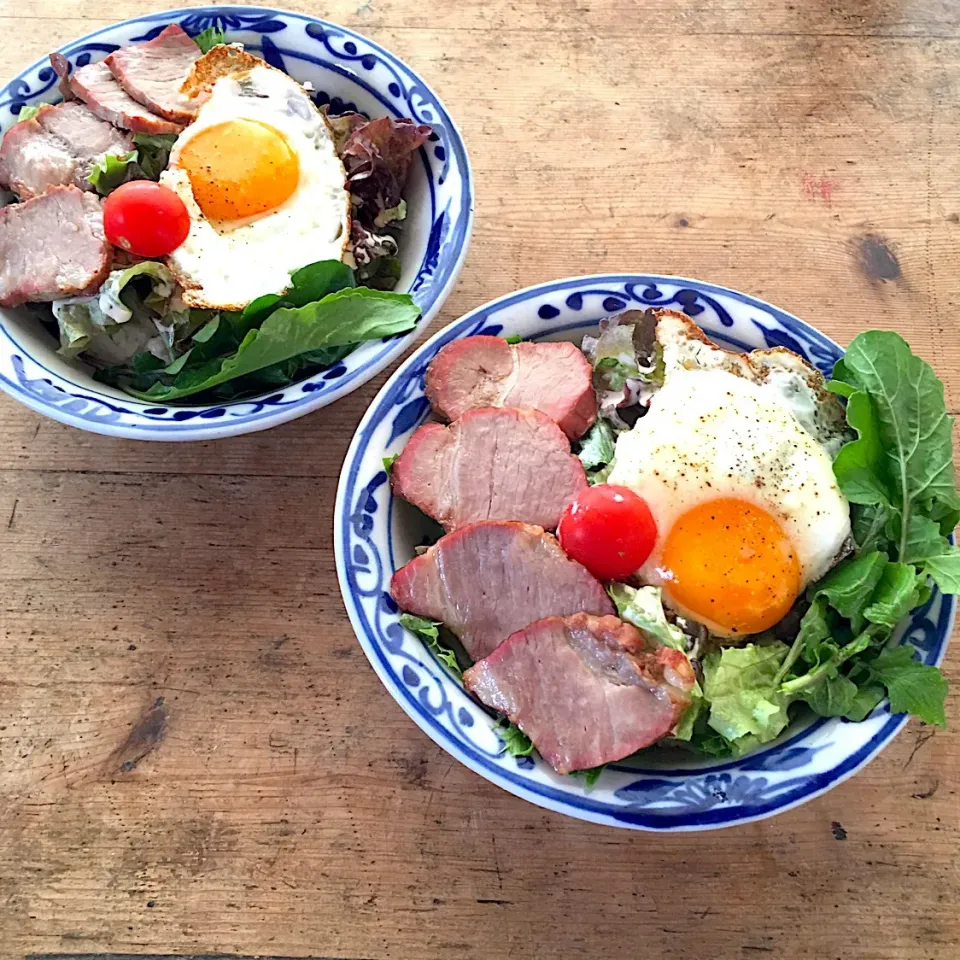 今日の昼ごはん‼︎ 5 November
 #お昼ごはん  #昼ごはん  #ランチ  #lunch  #丼  #焼豚丼  #野菜たっぷり  #目玉焼きのせ  #ふたりごはん  #ふたりぐらし|Yoshinobu Nakagawaさん