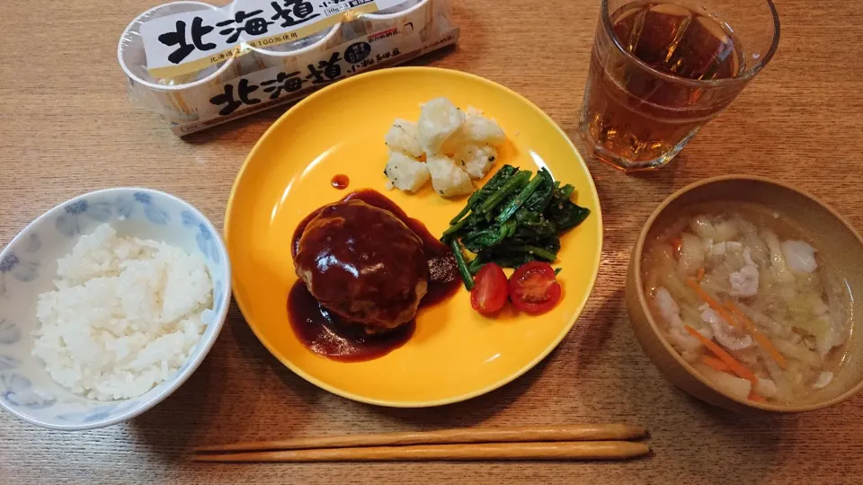 Snapdishの料理写真:ハンバーグ&粉ふきいも&ほうれん草ごま和え&白菜のおろし汁|しほさん