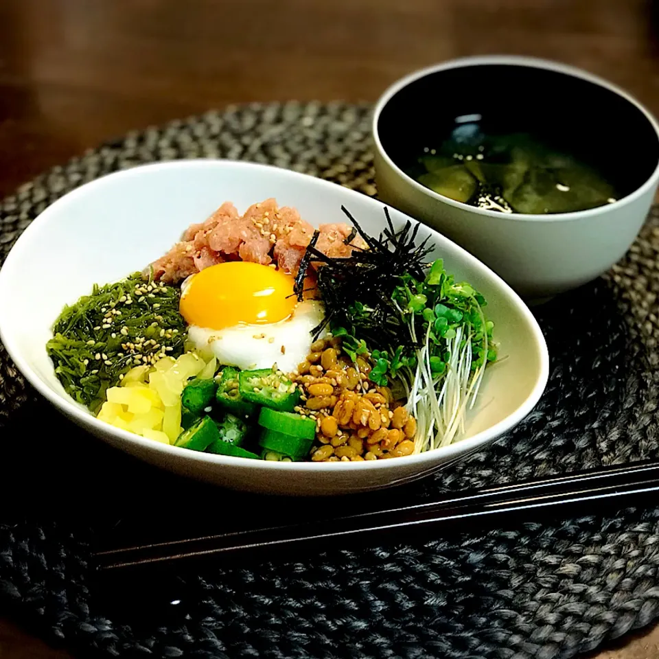 ばくだん丼  しじみとわかめのみそ汁|恭子さん