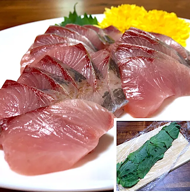 Snapdishの料理写真:鰤サク大葉包みからのお造り🐟💐|ぱぴこ家さん