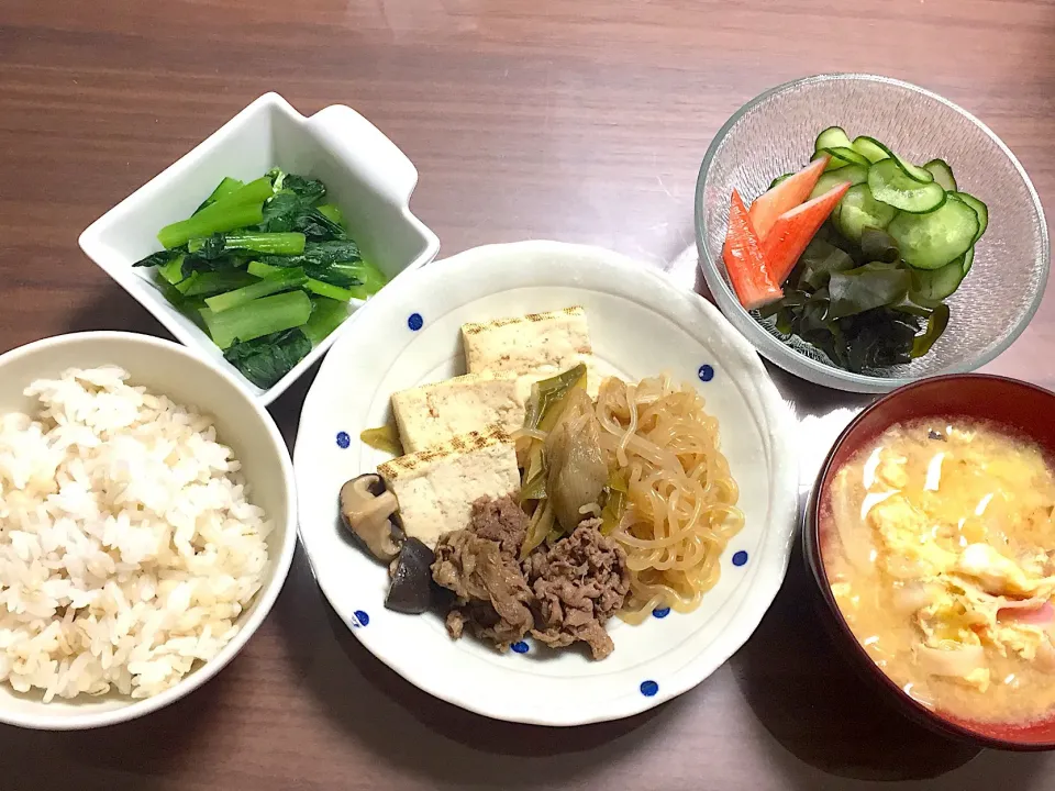 Snapdishの料理写真:肉豆腐 焼きキャベツとカニかまの味噌汁 わかめときゅうりの酢の物 小松菜のわさびお浸し|おさむん17さん