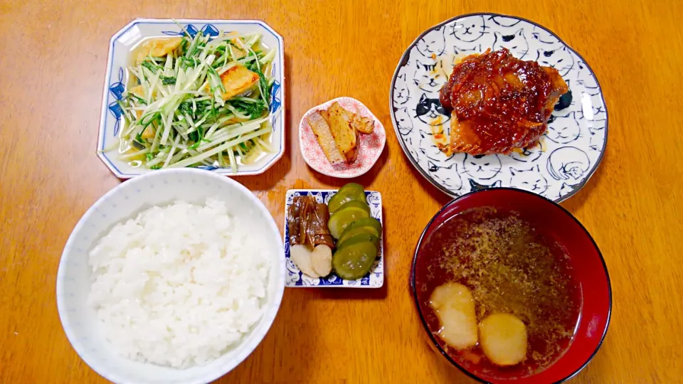 １０月３１日　鯖の味噌煮　水菜と油揚げの煮浸し　山芋のバター炒め　お漬物　とろろ昆布とお麩のお吸い物|いもこ。さん