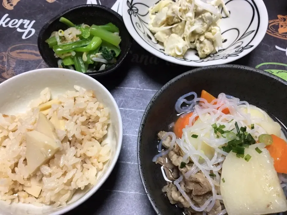 うま塩肉じゃが🥔
里芋ポテトサラダ
小松菜ともやしのおひたし
筍ご飯|ちぐあささん