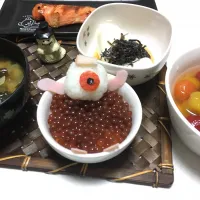 Snapdishの料理写真:いくら丼のお風呂に浸かる、目玉おやじ|kewpieさん