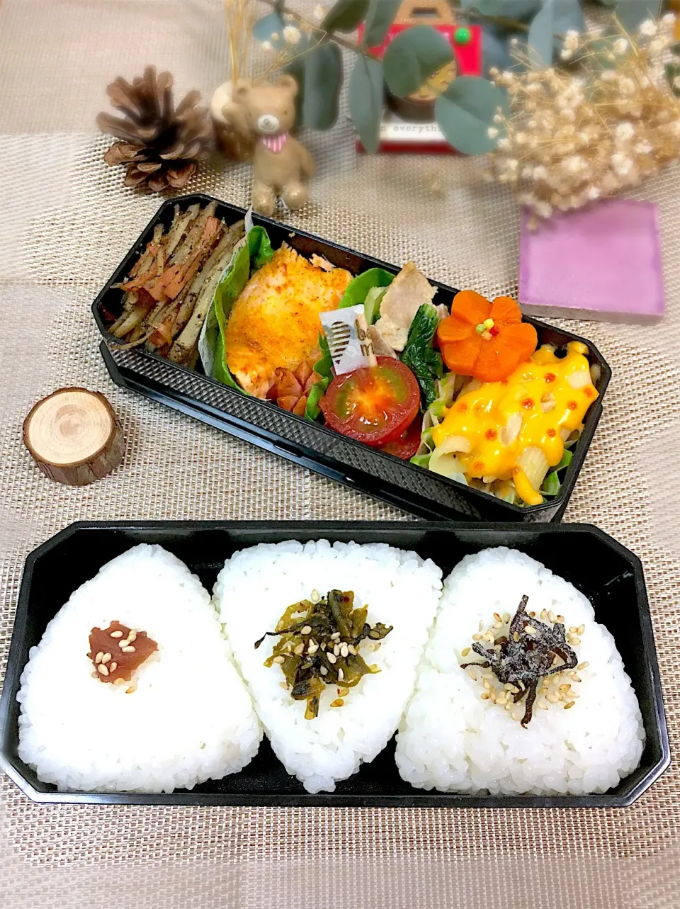 Snapdishの料理写真:#onigiriaction 
 #おにぎりアクション 
 #旦那弁当 
 #男子弁当 
 #お昼ご飯 
 #おにぎり|tomokoさん