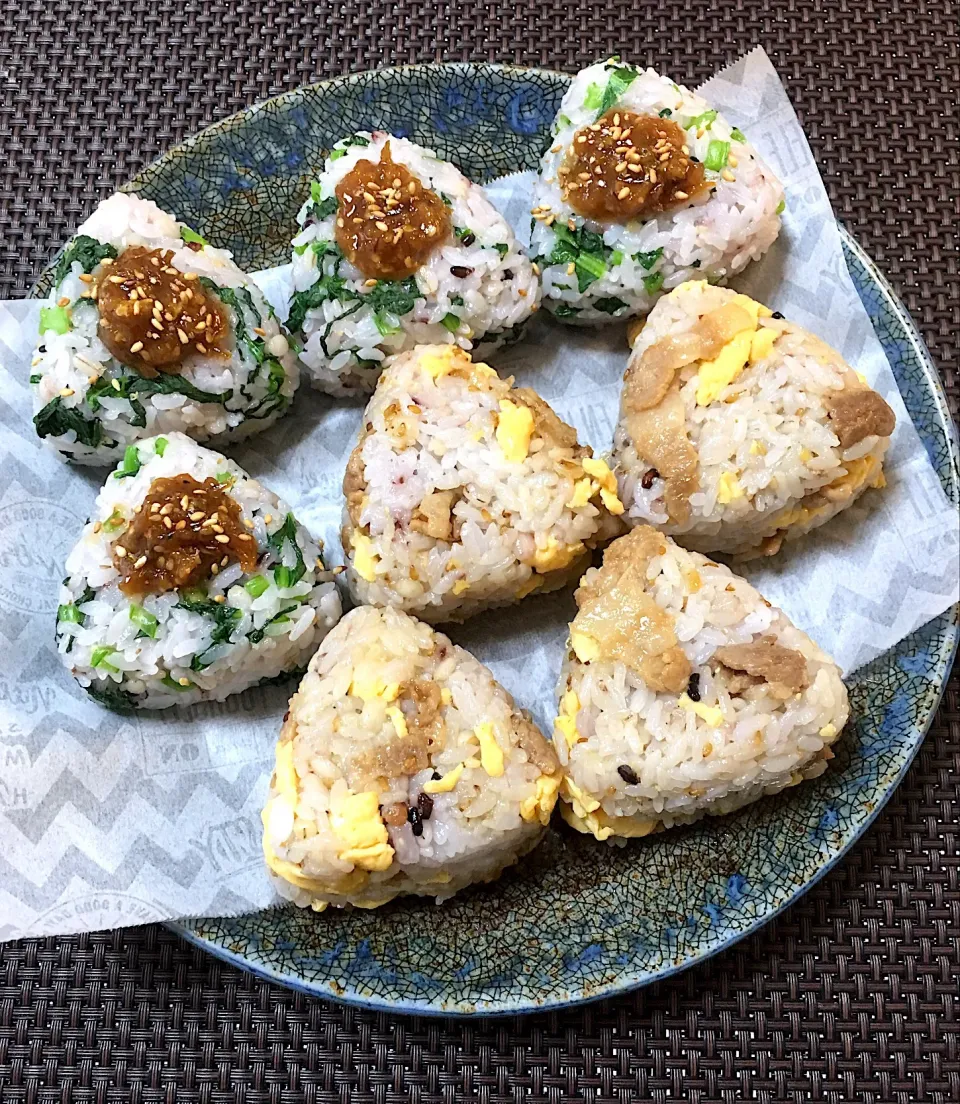 もち麦と１５雑穀の雪若丸で🍚 いりこ味噌菜っ葉 & 豚生姜焼きと玉子にぎり🍙|kiusoudaiさん