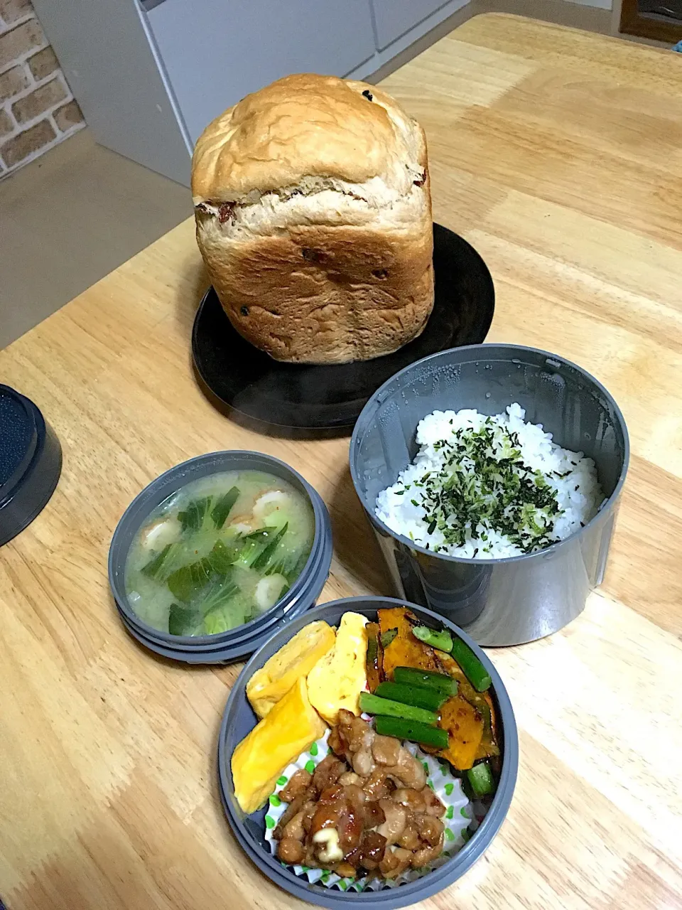 朝焼きぶとう食パン🍞と旦那様のお弁当→→(☆´д｀★)いってら〜|さくたえさん