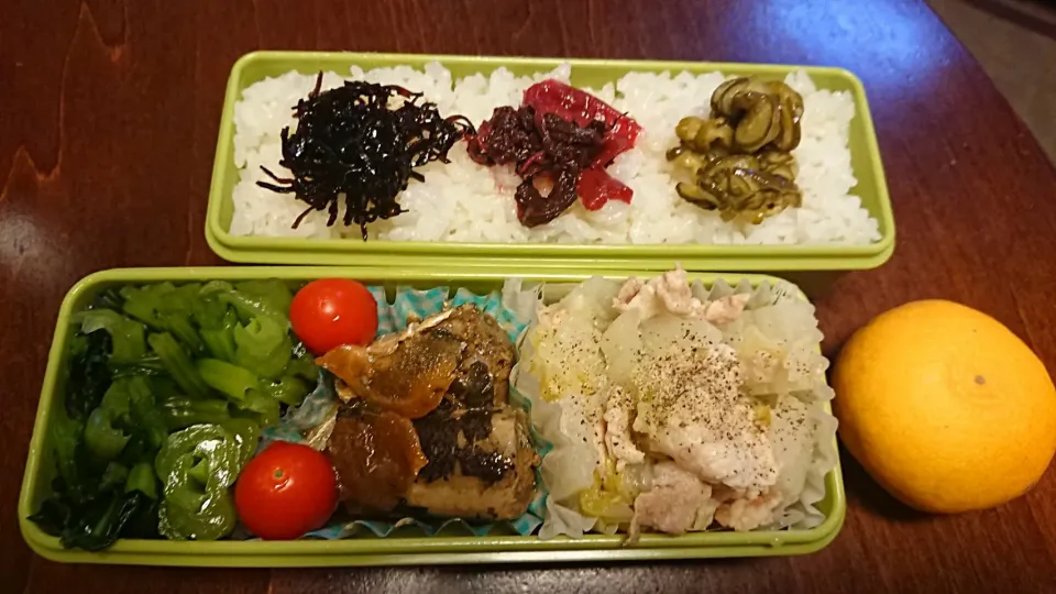 Snapdishの料理写真:寝坊したっ！の 秋刀魚の梅煮弁当
 #今日のお弁当|りょーさん