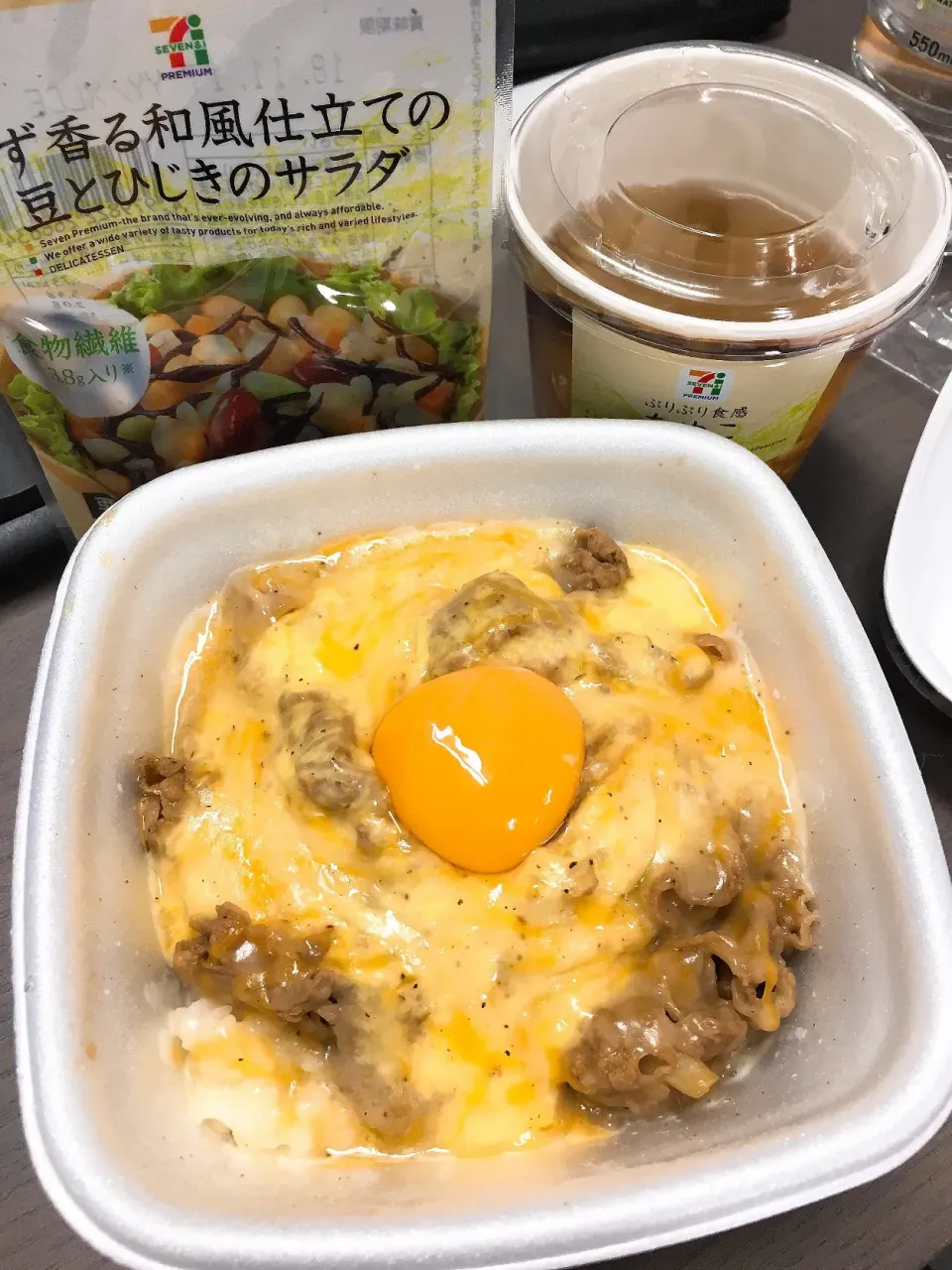 Snapdishの料理写真:チーズカルボ牛丼テイクアウト|chan mitsuさん