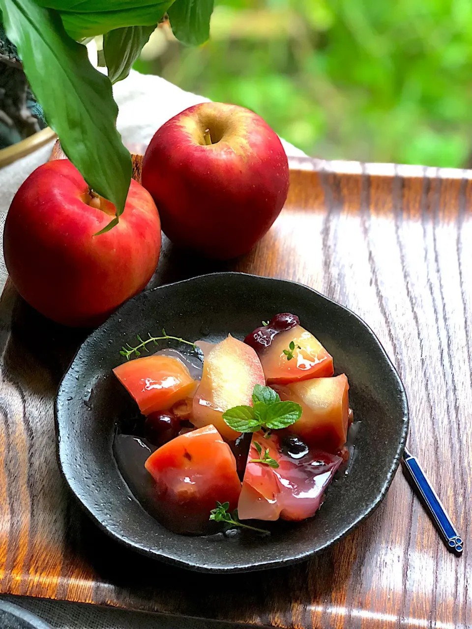 Snapdishの料理写真:紅玉とぶどうのゼリー寄せ♪|ちーちさん