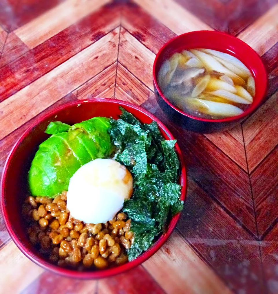 アボカド丼？　納豆丼？|時雨さん