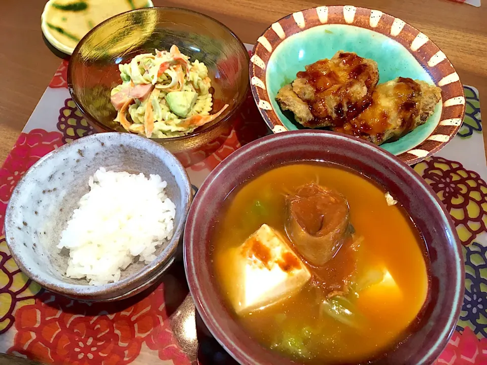 晩御飯
レンコンの挽肉はさみ揚げ、白菜と豆腐のチゲスープ、アボカドとベーコンのマカロニサラダ|かよちゃんさん