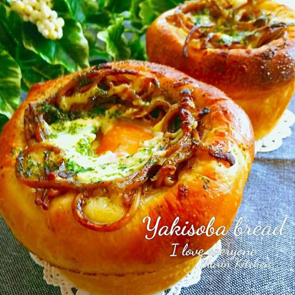 みんな大好き～焼きそばパン♡中から半熟たまごがトロ～リ出てくるよ♡|マリンさん