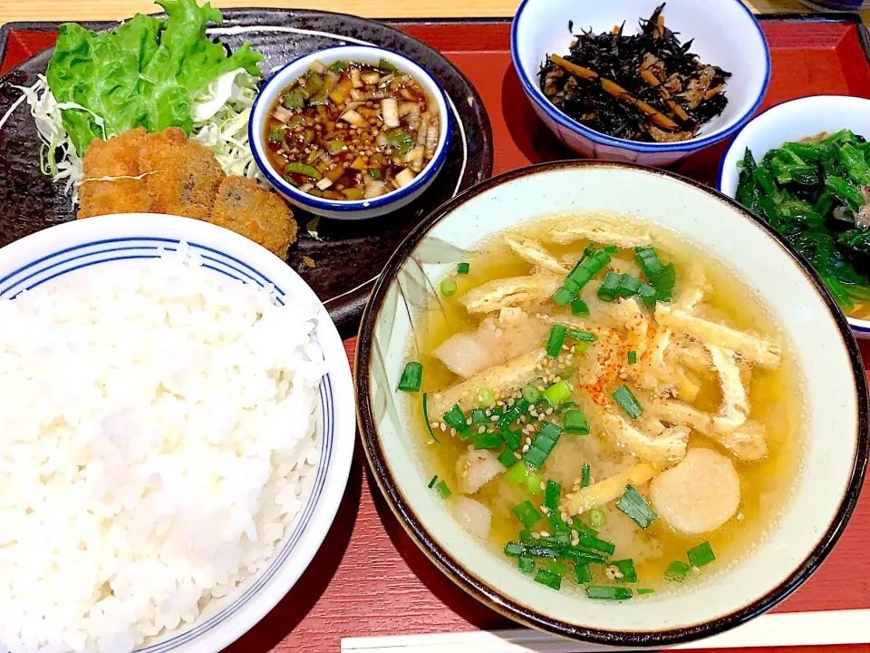 さんまの香味ソース
ひじき煮
ほうれん草のお浸し
豚汁
白米|yumyum😋さん