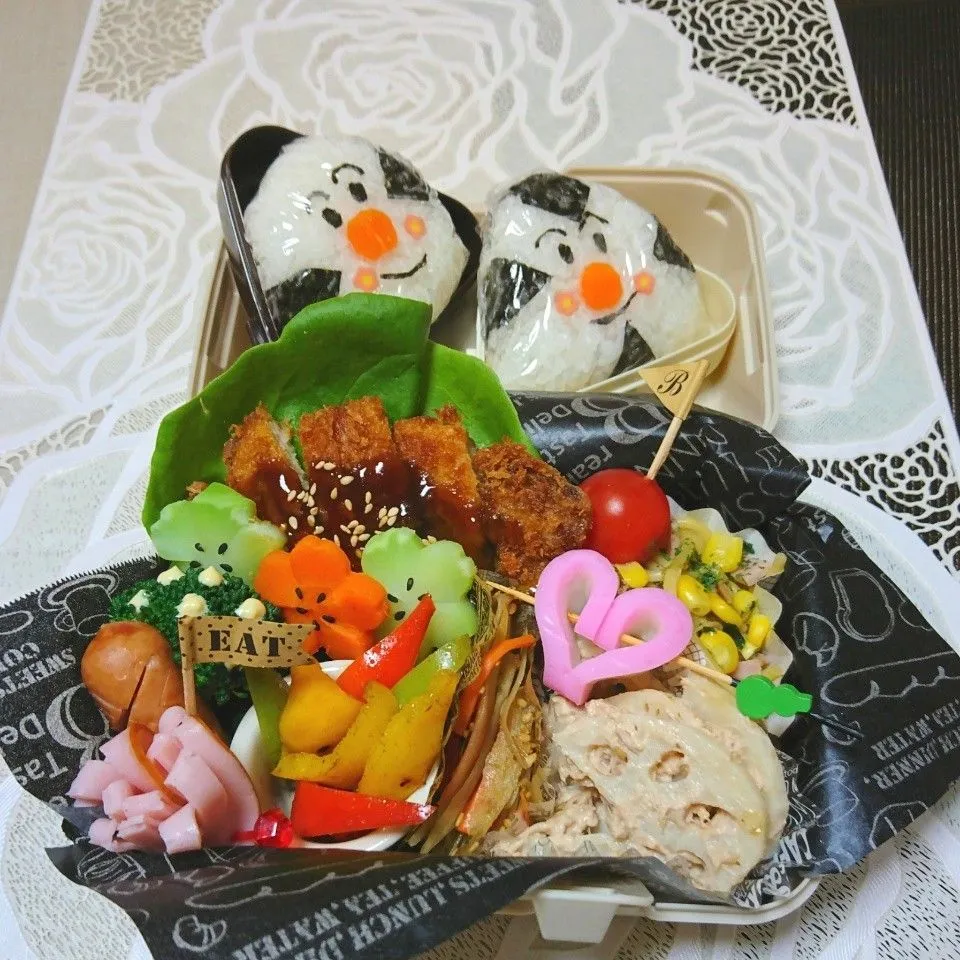 おむすびまんとこむすびまんの秋探し遠足弁当🍙|Kaorinboさん