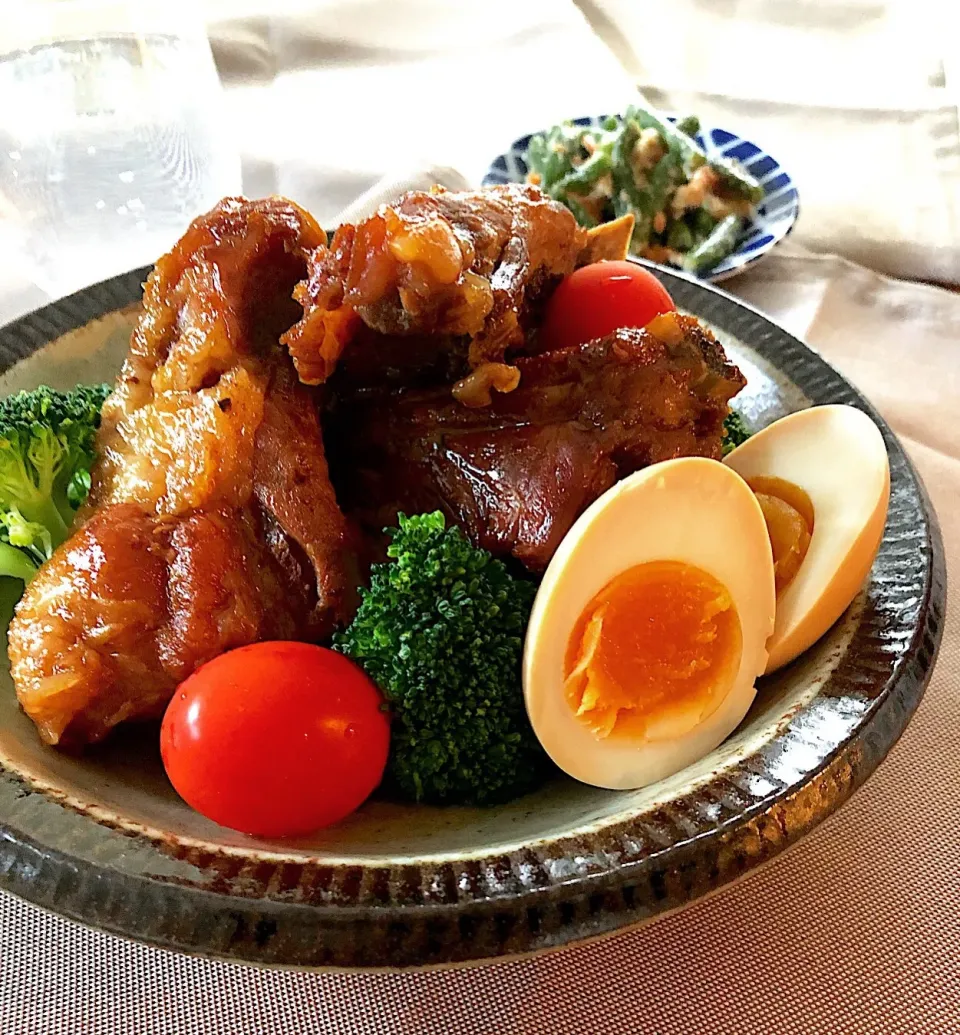 朝ごはんを食べよう😋山盛りスペアリブで朝ごはん🍖|あしゃぱんさん