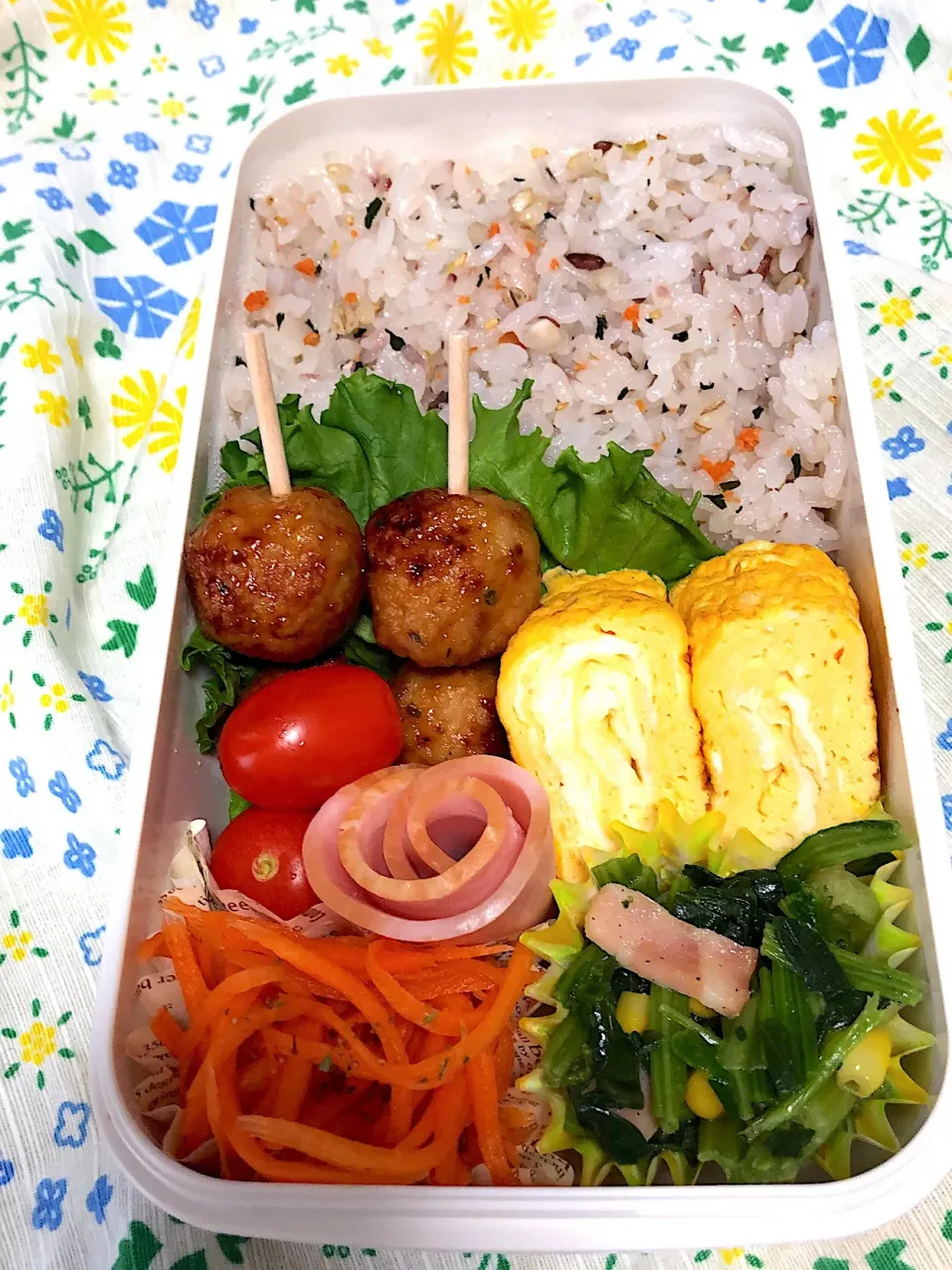 Snapdishの料理写真:11.7☆旦那弁当
つくね棒
卵焼き
キャロットラペ
ほうれん草のバター炒め
ロースハム|のん∞さん