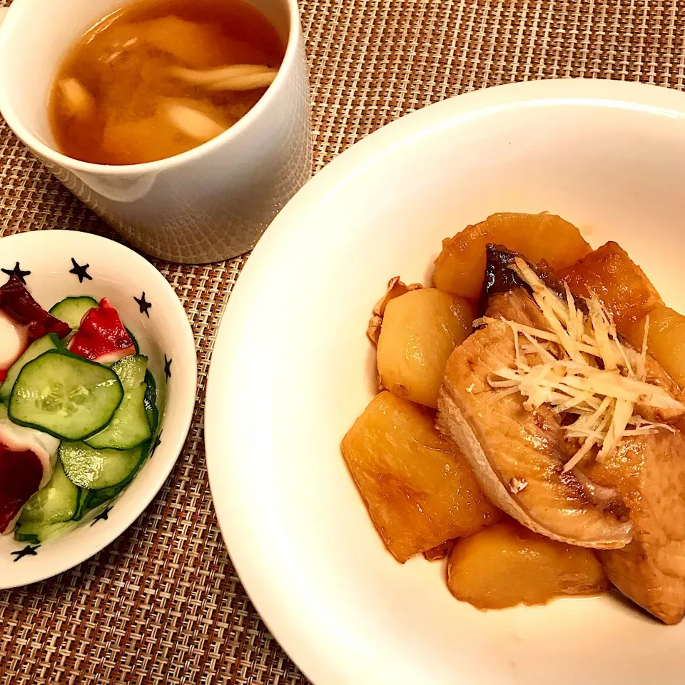 ぶり大根♡たこのきゅうりの酢の物♡お味噌汁♡|まゆかさん