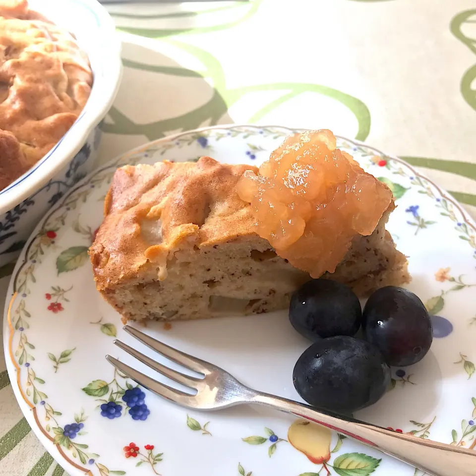 ラ・フランスと胡桃のケーキ💕ラ・フランスジャムトッピング(✿˘艸˘✿)|てるみさん