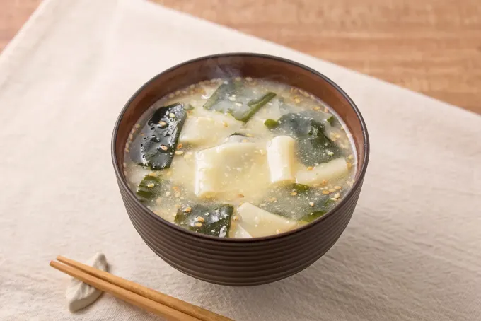 餃子の皮ワンタンとわかめのみそ汁|マルコメ キッチンさん