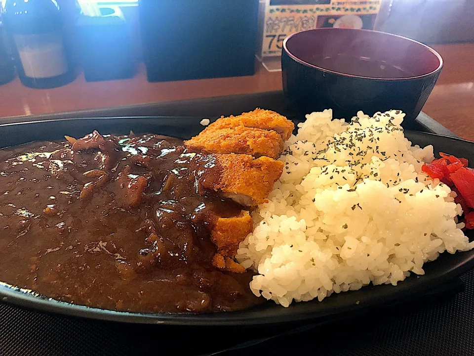 立川競輪場内
カツカレー
仕事ですから(≧∀≦)|須佐 浩幸さん