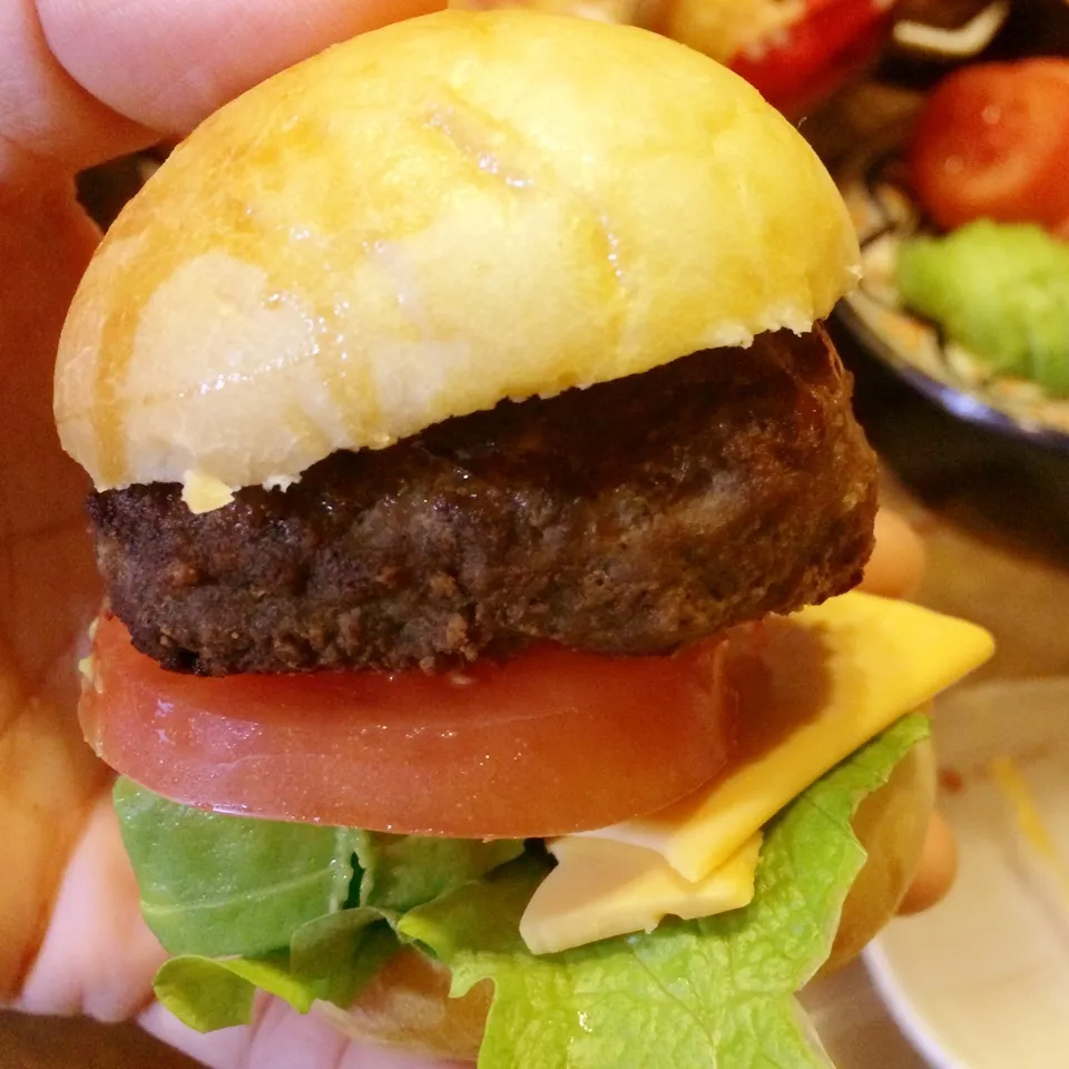 ミニハンバーガー🍔パンも焼いた🍞|はるちるさん