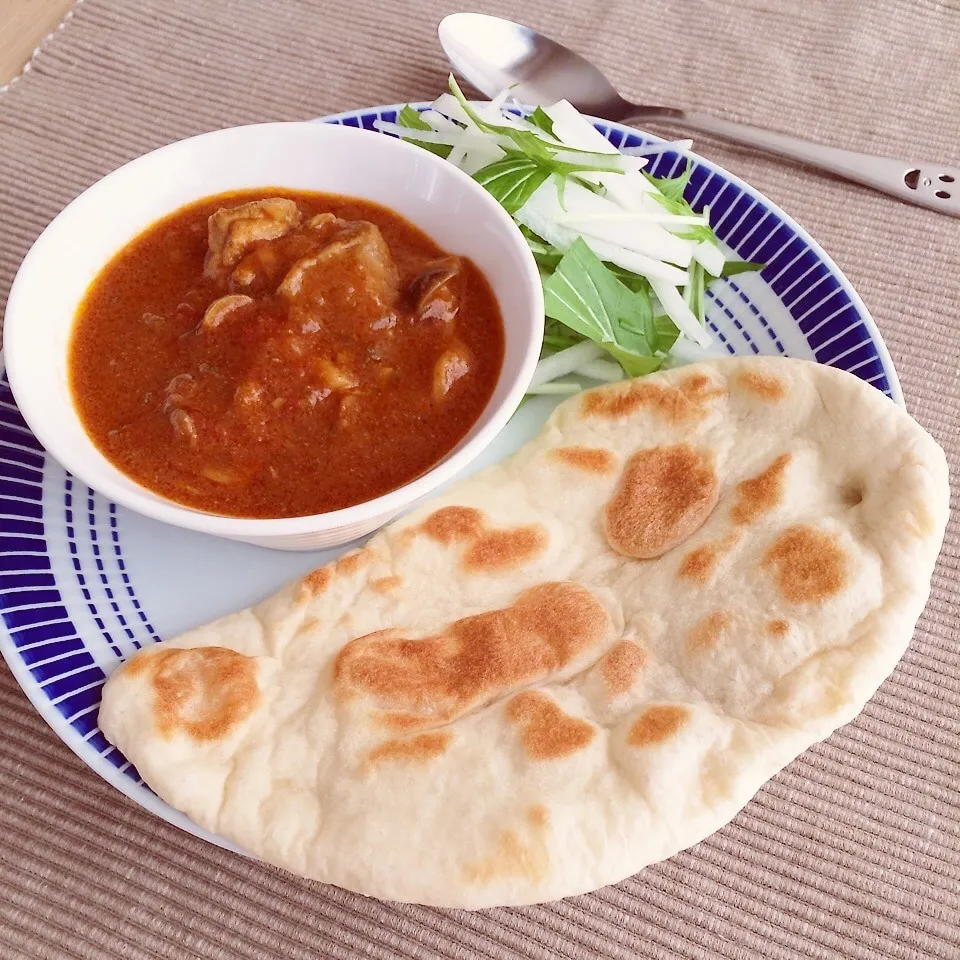 マネっこ♪ナンとチキンバターカレー♪|ニコさん