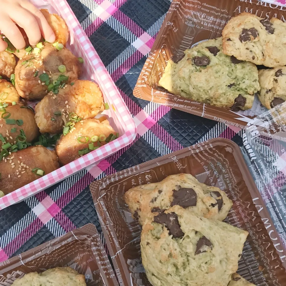 肉巻きオニギリとチョコスコーン、プレーン&まっちゃ！|はるちるさん