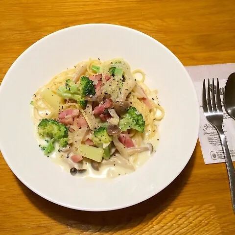 Snapdishの料理写真:牛乳で♪クリームソースのパスタ♪|ニコさん