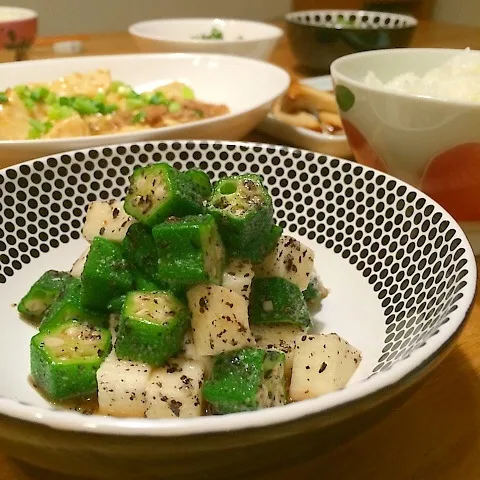 Snapdishの料理写真:麺つゆだけ♪簡単胡麻和え♪|ニコさん