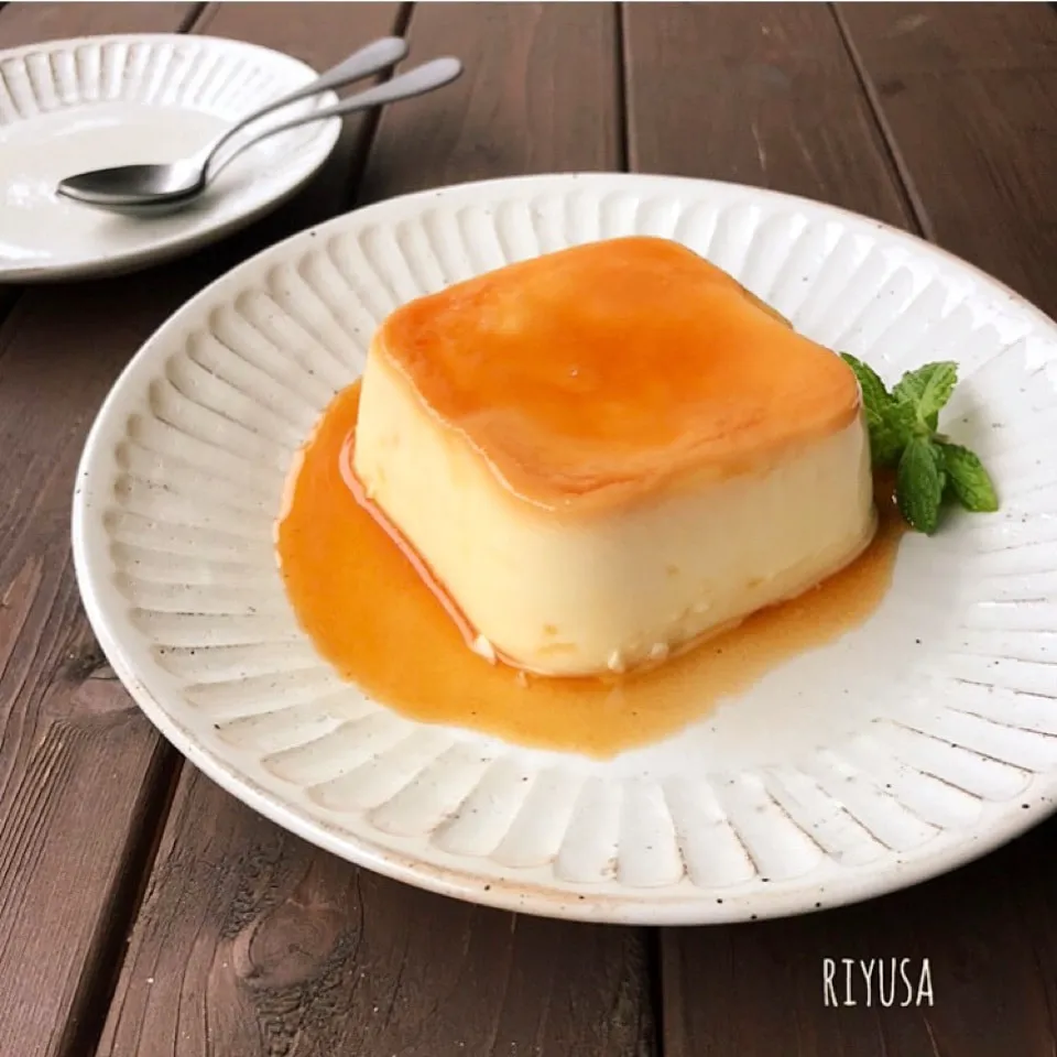 材料4つで食べ応え抜群❤️タッパーで作る基本のシンプルプリン|riyusaさん