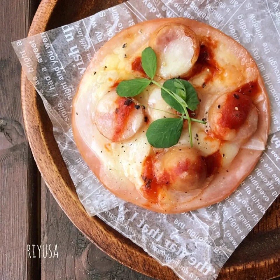 Snapdishの料理写真:フゥフゥしながら食べてー❤️超濃厚ハム&チーズピザ|riyusaさん