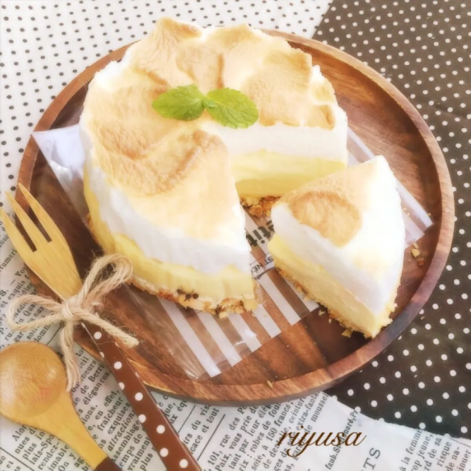 Snapdishの料理写真:簡単レシピ♥ふわんふわ〜んで濃厚♥メレンゲレモンケーキ|riyusaさん