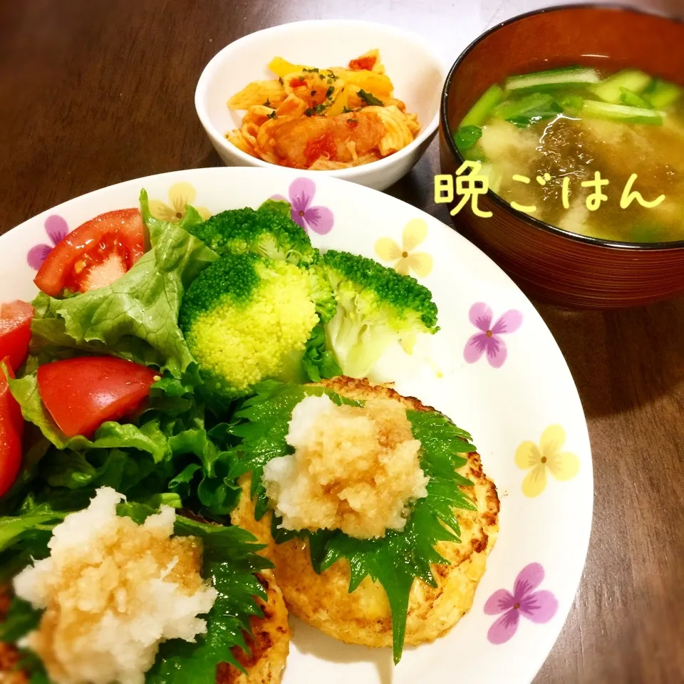 チキンハンバーグ&ペンネのトマト炒め&とろろ昆布味噌汁|み〜さん