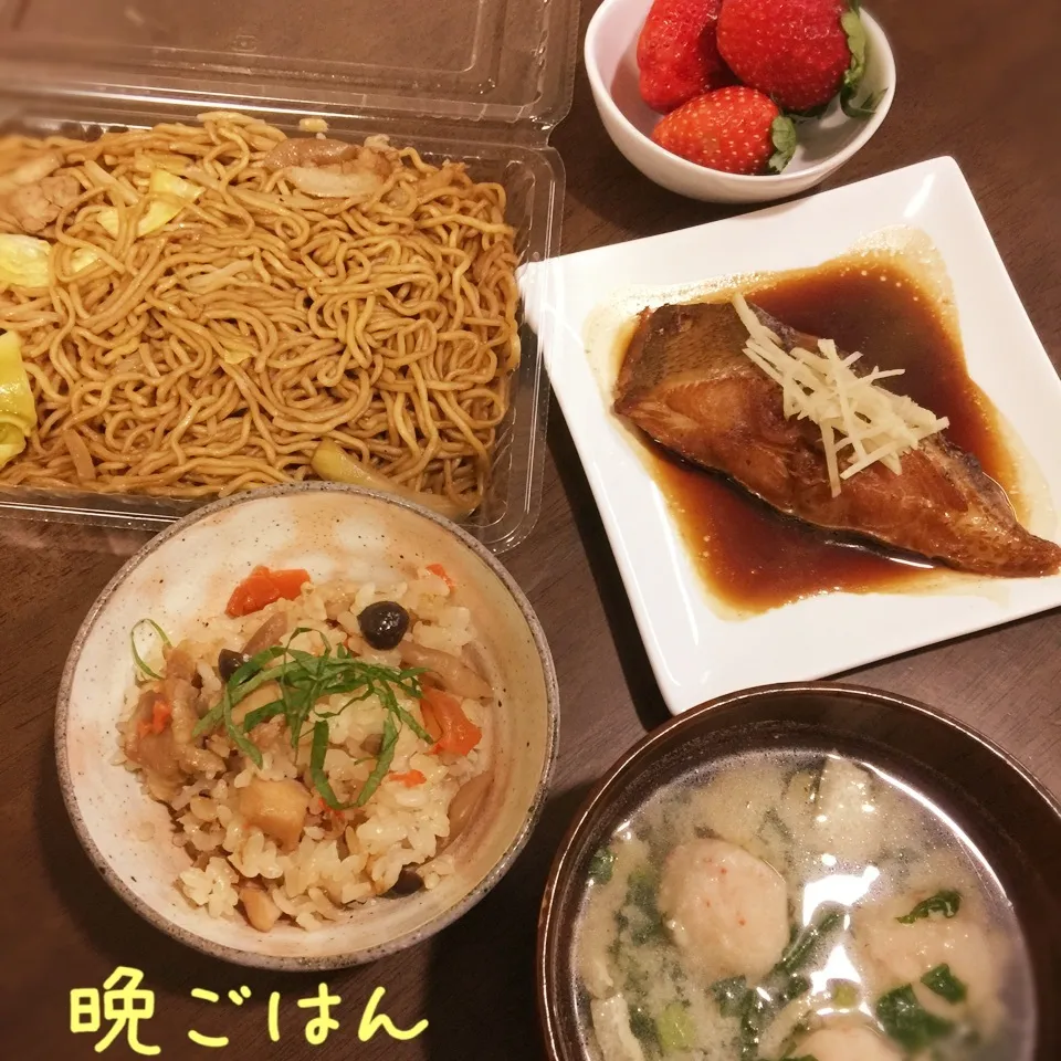 炊き込みご飯&アブラカレイの煮付け&つみれ味噌汁|み〜さん