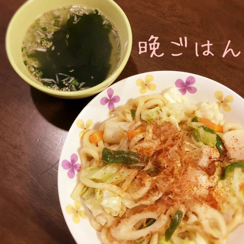 Snapdishの料理写真:焼きうどん&わかめスープ|み〜さん