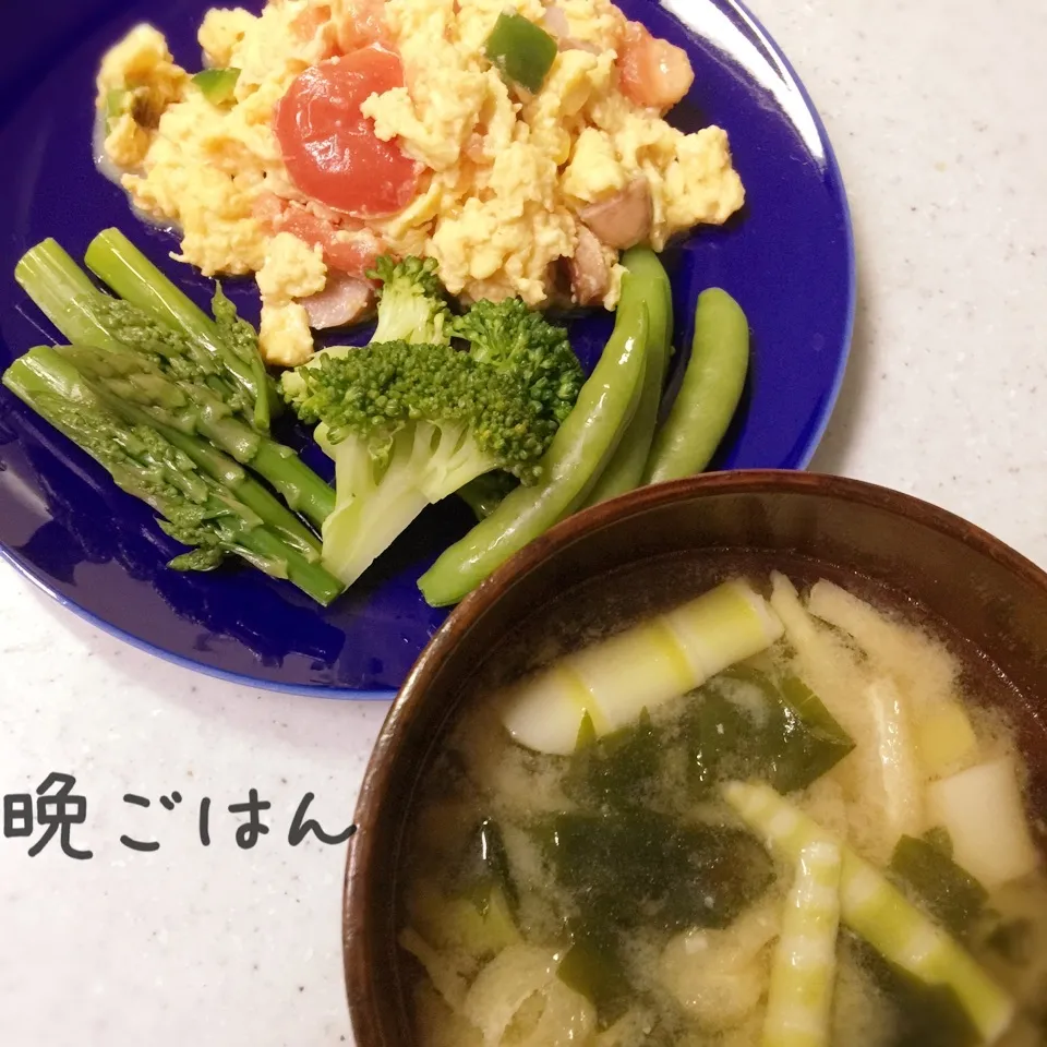 Snapdishの料理写真:たけのこのみそ汁&トマトと卵の炒め物|み〜さん