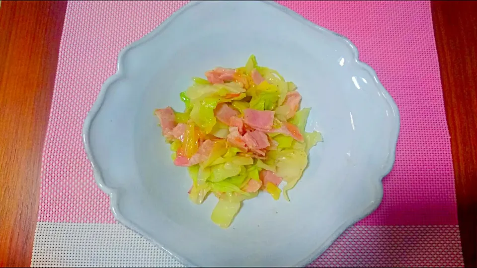 キャベツとベーコンの炒め物🎵😊|かおるcitronさん