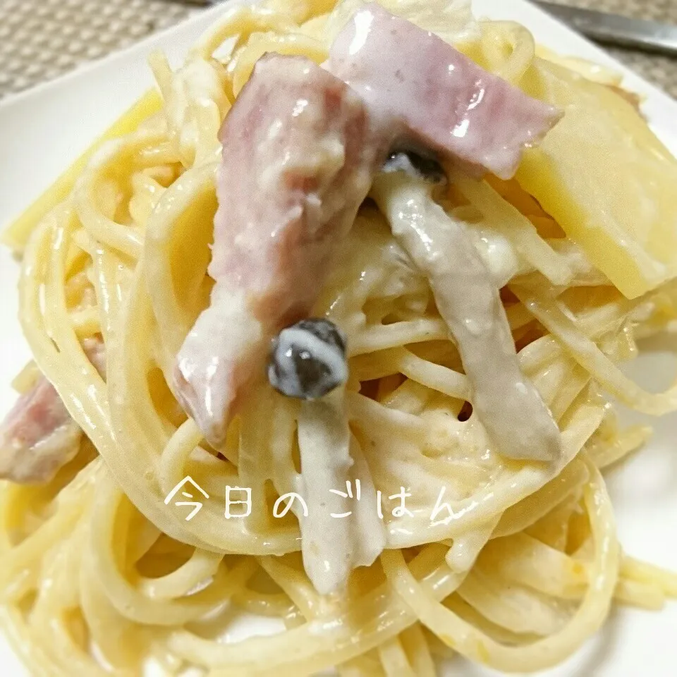 Snapdishの料理写真:フライパンひとつで☆カルボナーラ風パスタ|ナデシコさん