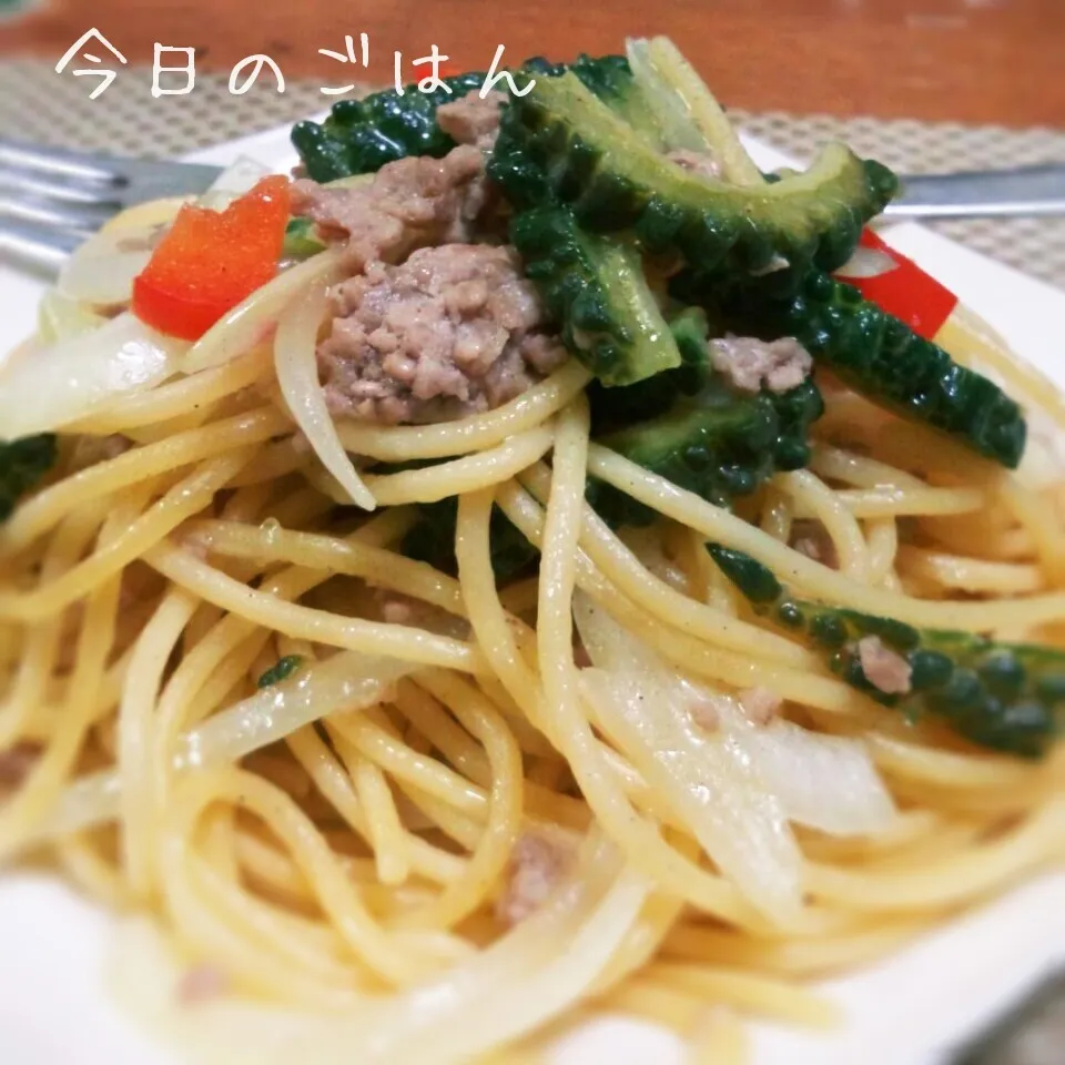 ゴーヤと挽き肉のにんにくオイルパスタ|ナデシコさん